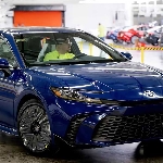 Toyota Memulai Produksi Camry 2025 Khusus Hibrida