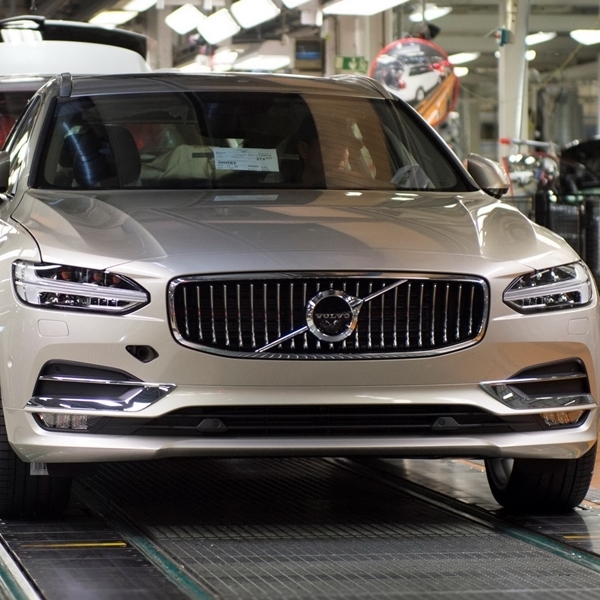 Volvo V90 Mulai Keluar dari Jalur Perakitan