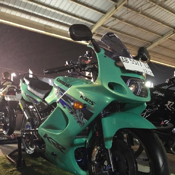 Ninja ZX150 Hijau Tosca Diganjar Best Snow of Non Profesional, Honda GL-100 Raih Best Show of Profesional