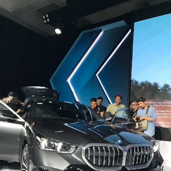 BMW i5 e-Drive40 Touring Diluncurkan, Wagon EV ini dijual dengan Harga Rp2,2 miliar