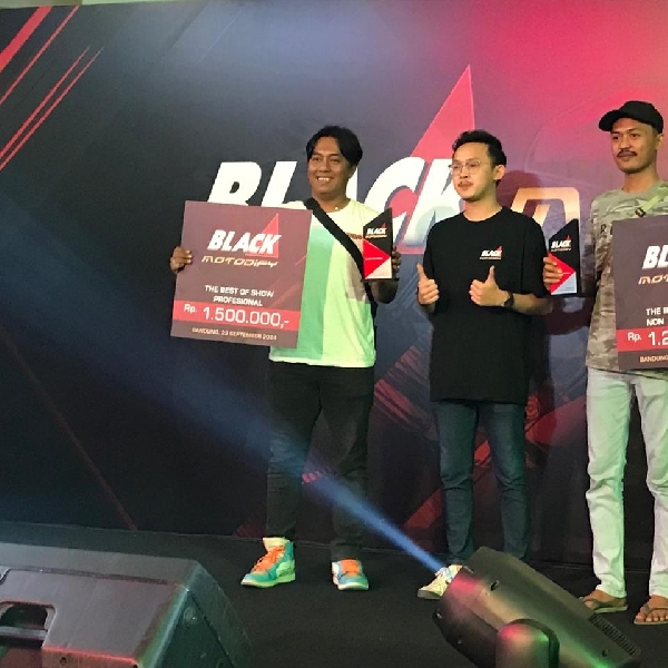 Jawara Black Motodify Bandung : Honda PCX 160 Raih The Best of Show Non Profesional, Ninja SSR Raih The Best of Show Profesional