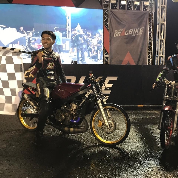 Wildan Kecil Kembali Rebut Juara Umum Open Point A di Black Drag Bike Wonosari 2024, Di kelas 402 Wildan Podium Tiga Kali