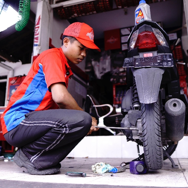 Peredaran Pelumas Palsu Kembali Ditindak, Kali Ini Di Sulsel. Cek 6 Langkah Berikut