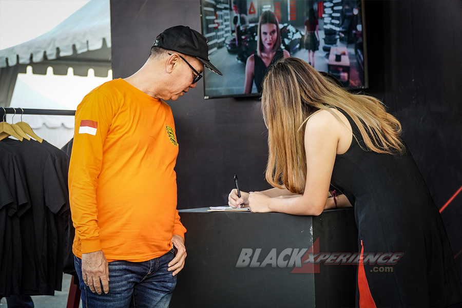 Entertainment dan Booth Blackxperience di Black Drag Bike 2023 Sidoarjo 