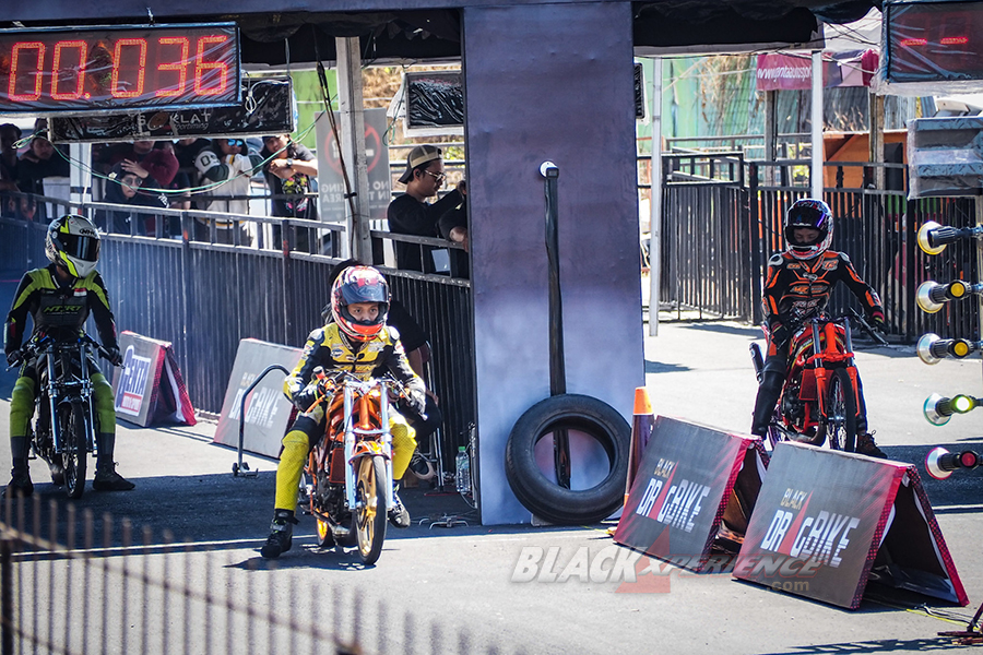 Start Line dan Aksi Dragster di Black Drag Bike 2023 Sidoarjo