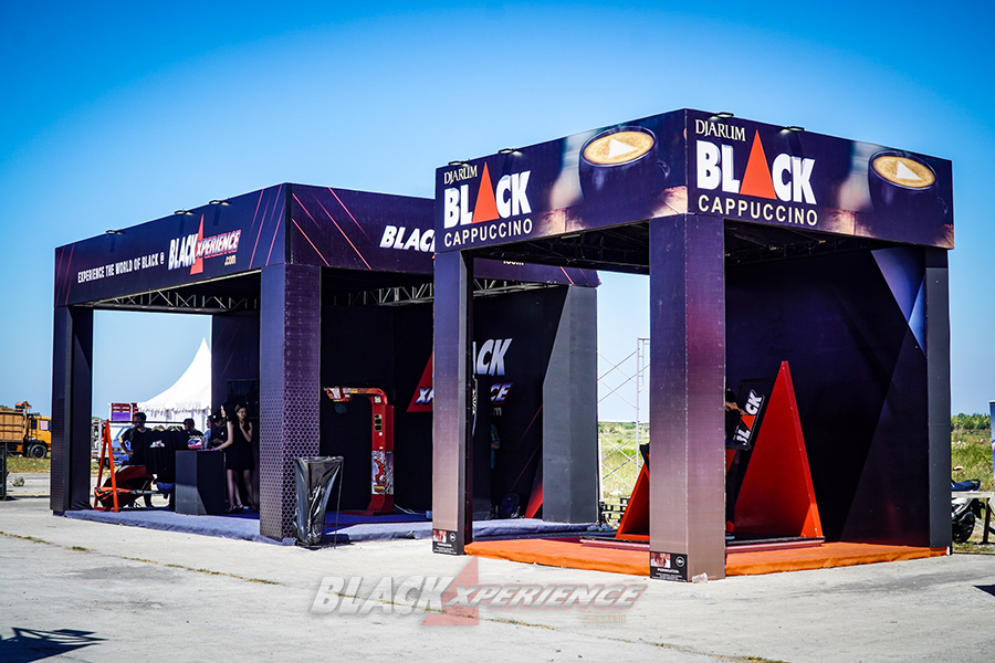 Entertainment dan Booth Blackxperience di Black Drag Bike 2023 Sidoarjo 