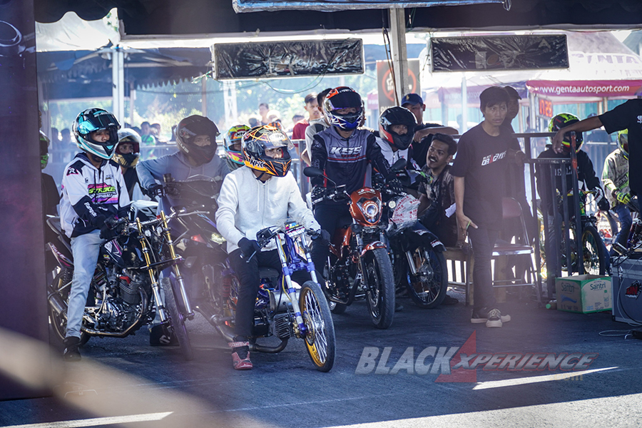 Start Line dan Aksi Dragster di Black Drag Bike 2023 Sidoarjo