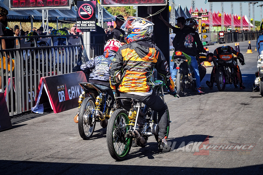 Start Line dan Aksi Dragster di Black Drag Bike 2023 Sidoarjo