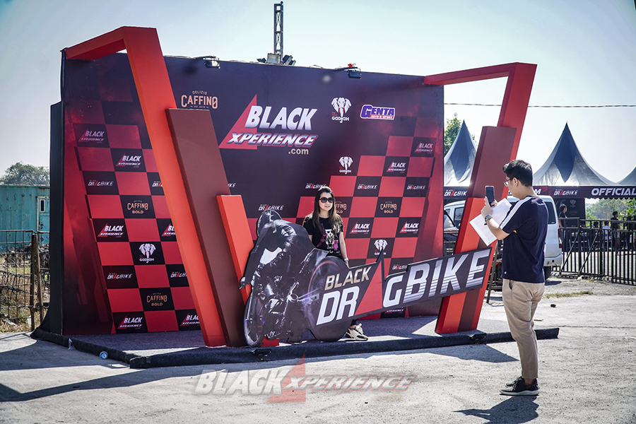 Entertainment dan Booth Blackxperience di Black Drag Bike 2023 Sidoarjo 