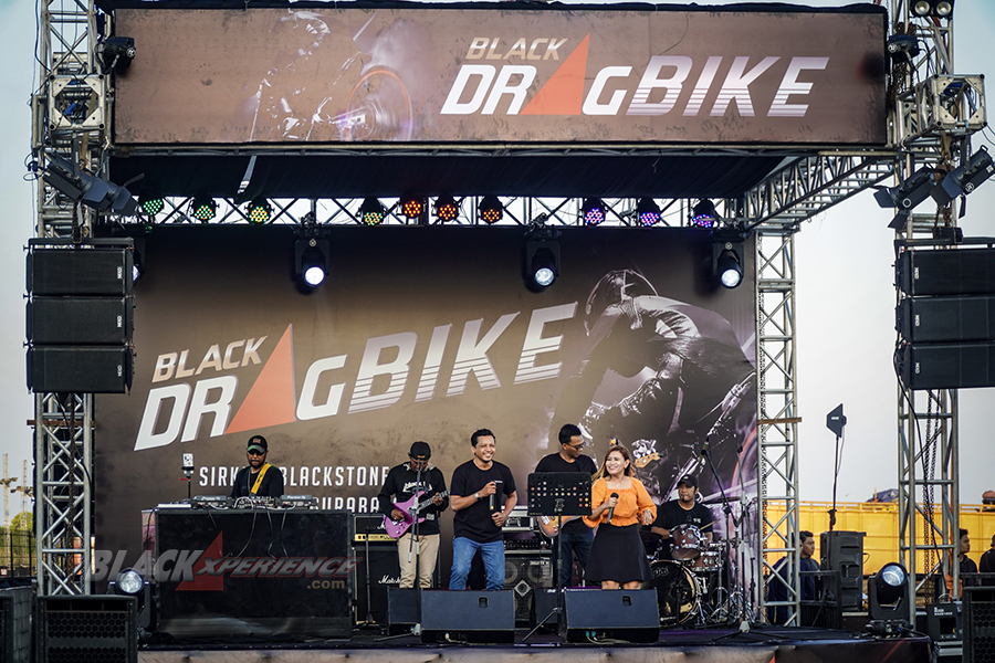 Entertainment dan Booth Blackxperience di Black Drag Bike 2023 Sidoarjo 