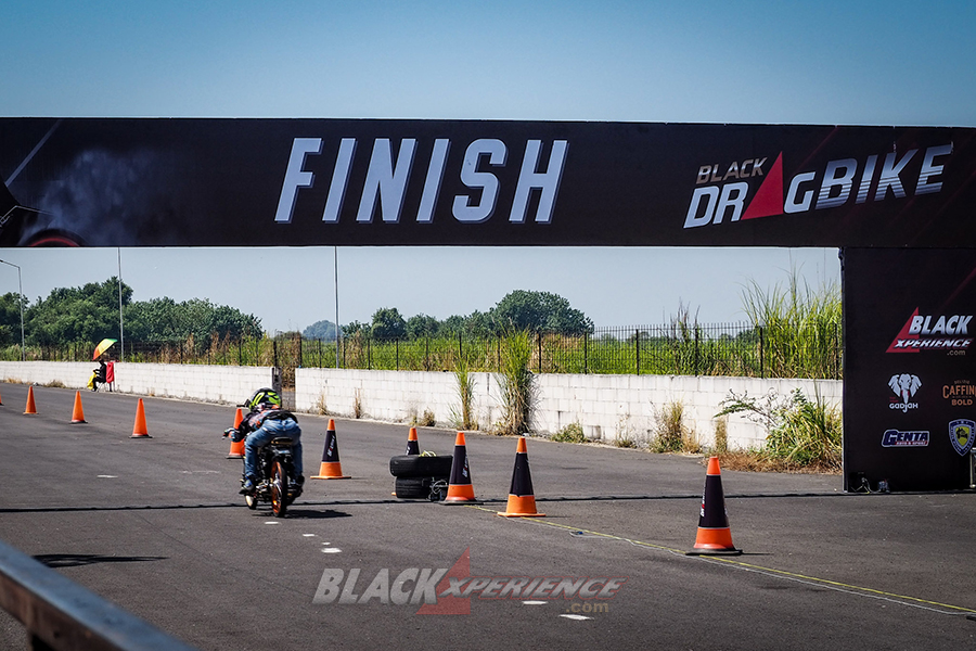 Start Line dan Aksi Dragster di Black Drag Bike 2023 Sidoarjo