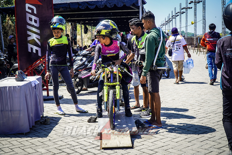 Suasana Paddock di Black Drag Black 2023