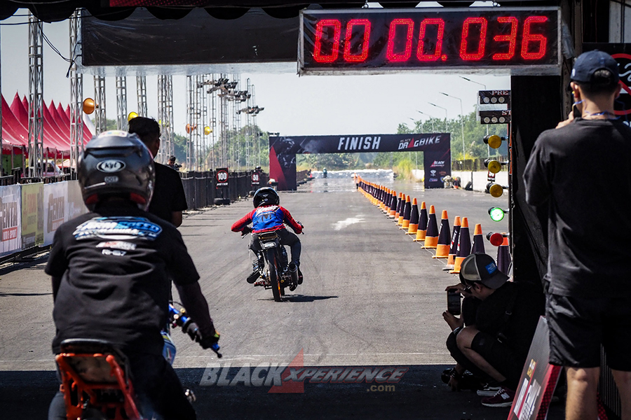 Start Line dan Aksi Dragster di Black Drag Bike 2023 Sidoarjo