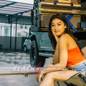 Chia Laura, Si Seksi Nan Gemesin Suaranya