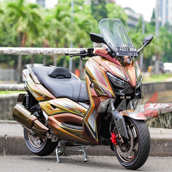 Modifikasi Yamaha X-Max 2017, Tampil Elegan dengan Corak Grafis dan Warna Bunglon 