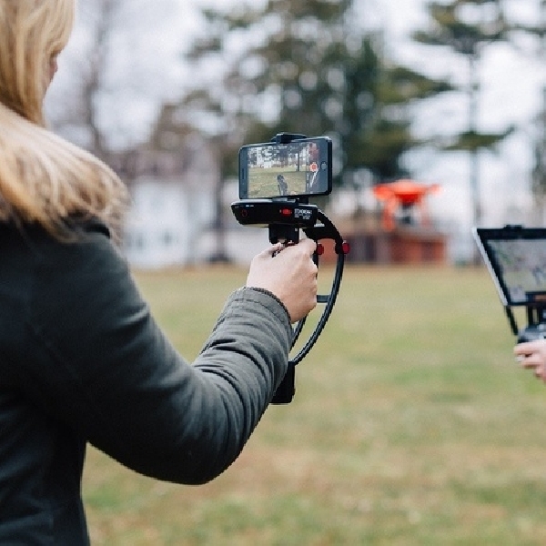 Steadicam Volt, Stabilizer Pengubah Smartphone Jadi Kamera Video Profesional