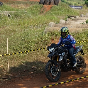 BMW GS Race Ajang Pembuktian Klan Adventure di Sirkuit Pagedangan