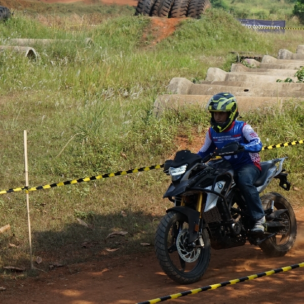 BMW GS Race Ajang Pembuktian Klan Adventure di Sirkuit Pagedangan