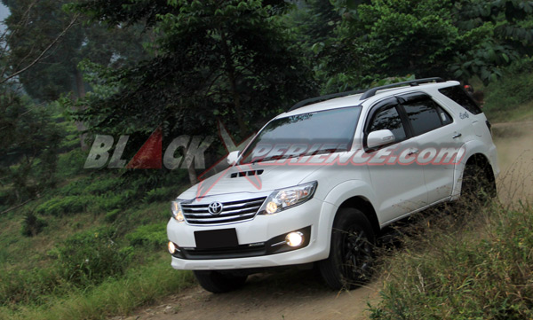 Penggerak Roda 4x4 Memudahkan Saat Jalan Buruk