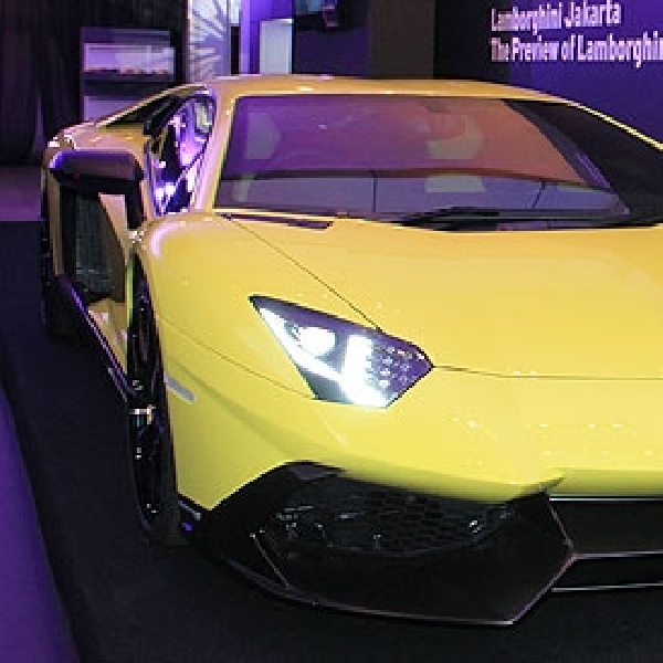 Tenaga dan Tampilan Baru Lamborghini Aventador LP720-4 50 Anniversario