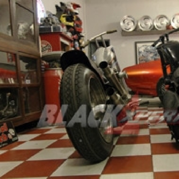 Modifikasi Moto Guzzi V7 II Racer Perdana di Dunia Otomotif