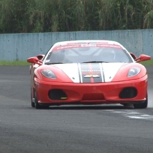 Pembalap Achilles menang di seri 2 Ferrari F430 Competizione Indonesia