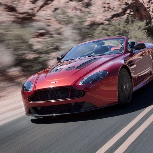 Ini dia Aston Martin V12 Vantage S Roadster