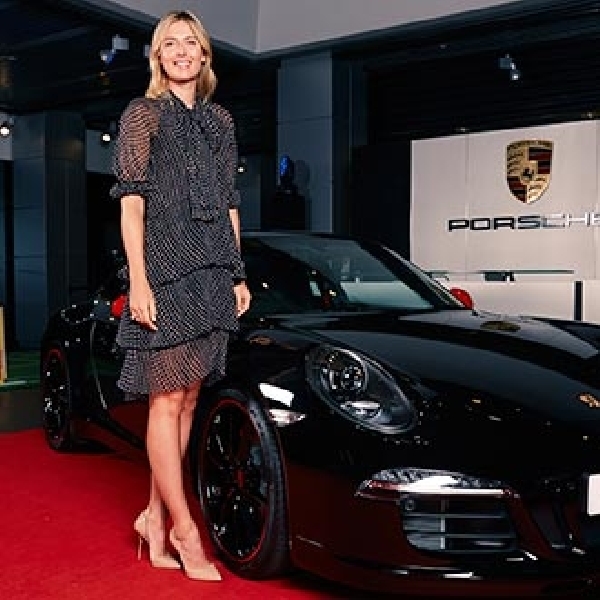 Maria Sharapova Bertandang ke Porsche Centre Singapura