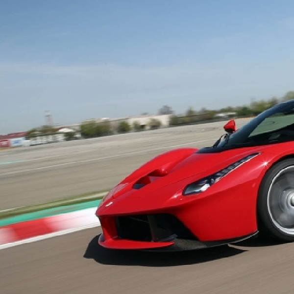 Ferrari LaFerrari Akan Tampil di IIMS 2015