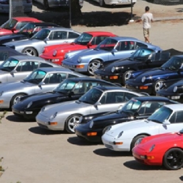 Ribuan Penggemar Porsche Lintas Generasi Padati California