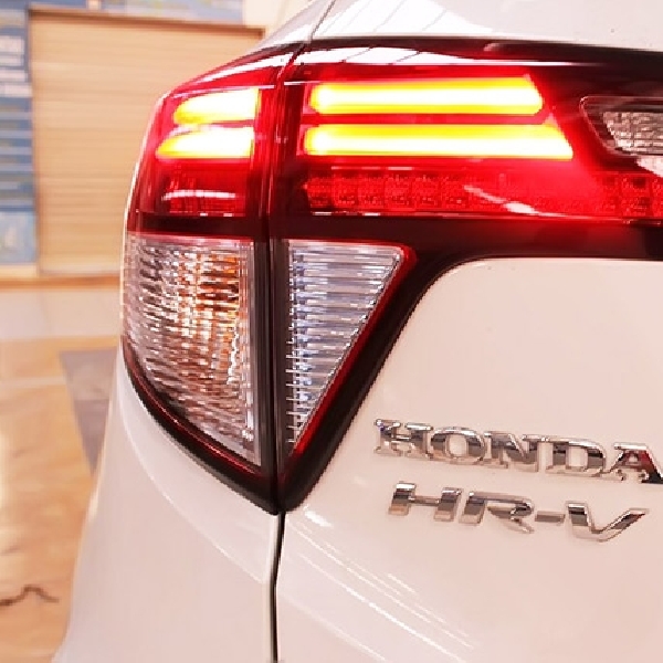 Subtitusi Lampu Belakang LED pada Honda HR-V